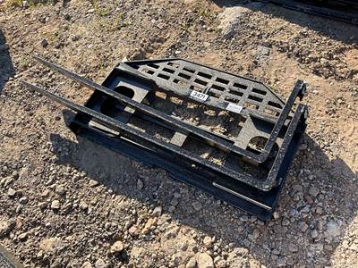 Unused GIYI DHC 60" Forks with Mast Skid Steer Attachment