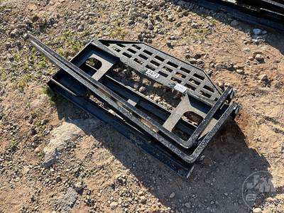 Unused 2026 GIYI DHC 60" Forks with Mast Skid Steer Attachment