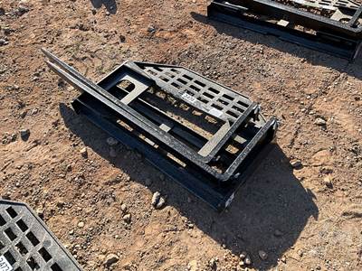 GIYI DHC 60" Forks with Mast Skid Steer Attachment