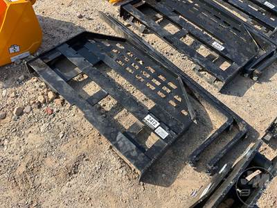 GIYI DHC Skid Steer Forks with Mast, Universal Skid Mount, 45"/60"