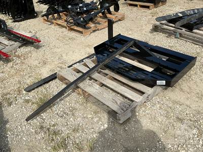Unused GIYI DHC 59 Inch Forks, Universal Skid Steer Mount