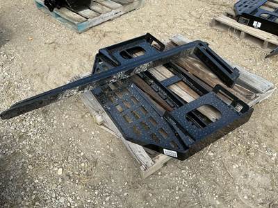 Unused GIYI DHC 59 Inch Forks, Universal Skid Mount