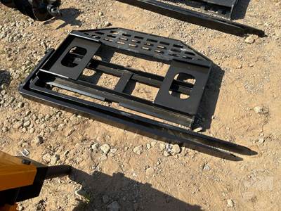 GIYI DHC 60 Inch Forks with Mast, Universal Skid Steer Mount