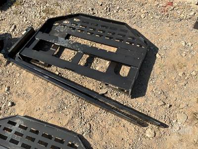 GIYI DHC 60 Inch Skid Steer Forks with Mast, Universal Mount