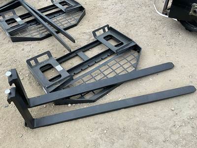 GIYI DHC FORK ATTACHMENT Skid Steer Attachment