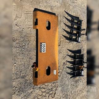 GIYI GIYI-S10 MOUNTING PLATE Skid Steer Attachment
