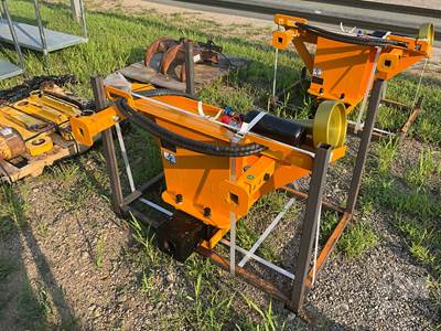 Unused 45 Inch Universal Skid Mount, GIYI GY-AD680 Skid Steer Attachment