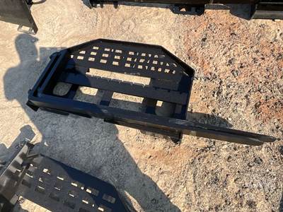 GIYI GY-DHC Skid Steer Forks with Mast, Universal Skid Mount, 45" and 60" Forks