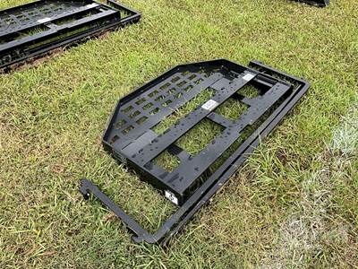 Unused GIYI GY-DHC 60 Inch Forks with Mast, Universal Skid Steer Mount