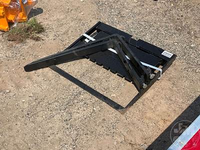 GIYI GY-XHC 30" Forks with Mast, Mini Skid Steer Mount