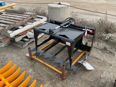 GIYI HWG44 WOOD GRABBER Skid Steer Attachment