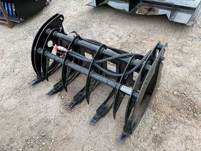 GIYI MCLG60 CURVED LOG GRABBER Skid Steer Attachment