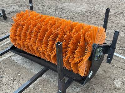 GIYI QSJ HYDRAULIC SWEEPER Skid Steer Attachment