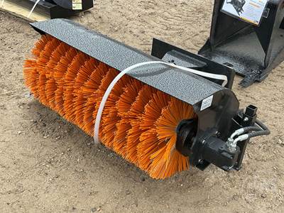 GIYI QSJ HYDRAULIC SWEEPER Skid Steer Attachment