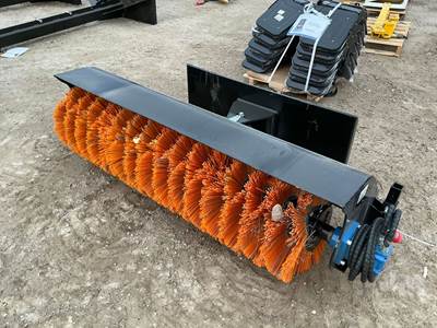 GIYI SE61 HYDRAULIC SWEEPER ATTACHMENT Skid Steer Attachment