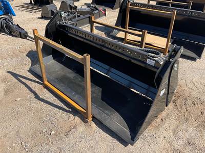 GIYI XKH39 4-IN-1 BUCKET Skid Steer Attachment