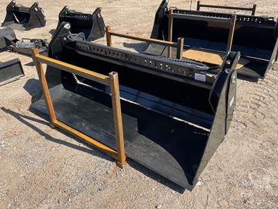 GIYI XKH39 4-IN-1 BUCKET Skid Steer Attachment