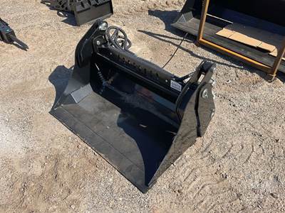 GIYI XKH39 4-IN-1 BUCKET Skid Steer Attachment