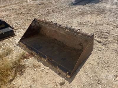 John Deere C72 72 IN. SMOOTH BUCKET Skid Steer Attachment