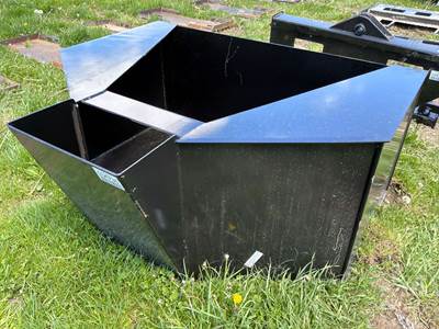 KC 3/4 Yard Concrete Bucket Skid Steer Attachment, Universal Skid Mount