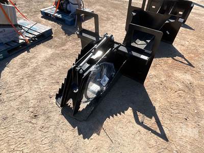 KC 40" Universal Skid Steer Mount Attachment