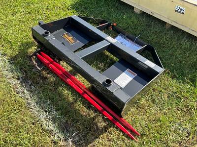 Unused LANDHONOR BS-12-2500G Bale Spear Skid Steer Attachment, Universal Skid Mount