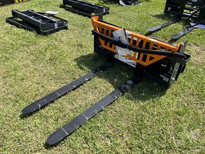 Landhonor HPF-11-3000G 48" Forks w/ Hydraulic Positioner, Universal Skid Mount