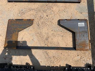 Wolverine Universal Skid Steer Mounting Plate