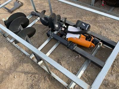 Wolverine ADB-13-1218R HYDRAULIC AUGER ATTACHMENT Skid Steer Attachment