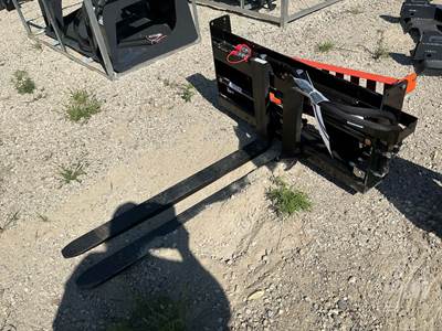 Wolverine PFA-11-3300G Hydraulic Adjustable Forks, Universal Skid Steer Mount