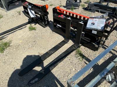 Wolverine PFA-11-3300G Hydraulic Adjustable Forks Skid Steer Attachment, Universal Skid Mount