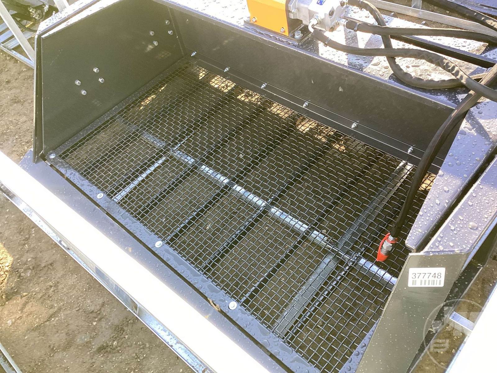 2023 Wolverine SB1272W HYDRAULIC VIBRATORY SCREENING BUCKET Skid