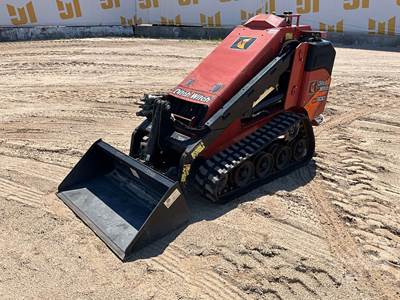 Ditch Witch SK800 Track Skid Steer