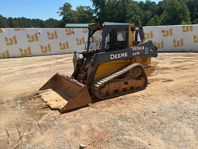 John Deere 323E Track Skid Steer
