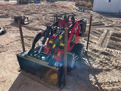323W Mini Skid Steer