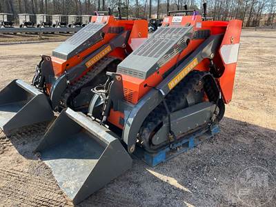 Stand On Multi Terrain Loader, Hand COnTROLS, Smooth Bucket, 10", Rubber Tracks,