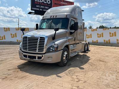 Freightliner Cascadia Sleeper Semi Truck