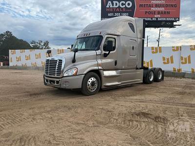 Freightliner Cascadia Sleeper Semi Truck