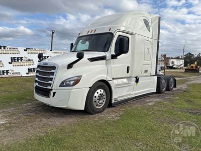 Freightliner Cascadia Sleeper Semi Truck