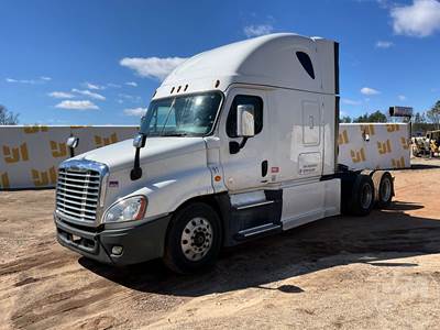 Freightliner Cascadia Sleeper Semi Truck