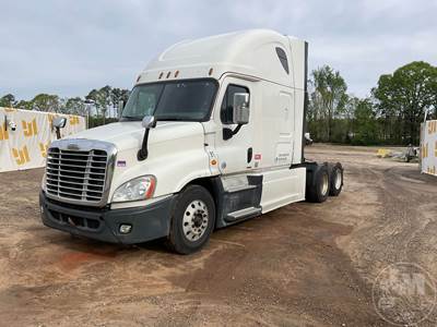 Freightliner Cascadia Sleeper Semi Truck