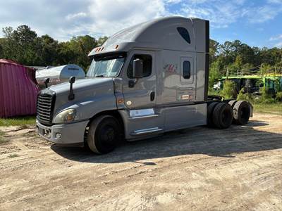 Freightliner Cascadia Sleeper Semi Truck