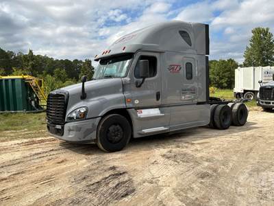 Freightliner Cascadia Sleeper Semi Truck