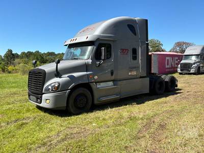 Freightliner Cascadia Sleeper Semi Truck