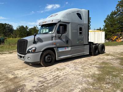 Freightliner Cascadia Sleeper Semi Truck