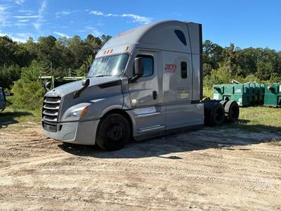 Freightliner Cascadia Evolution Sleeper Semi Truck