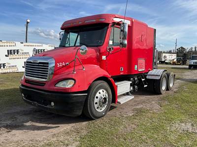 Freightliner Columbia Sleeper Semi Truck