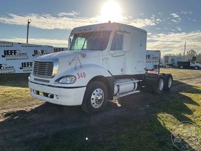 Freightliner Columbia Sleeper Semi Truck