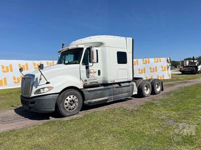 International LF687 Sleeper Semi Truck