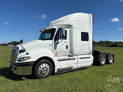 International LF687 Sleeper Semi Truck